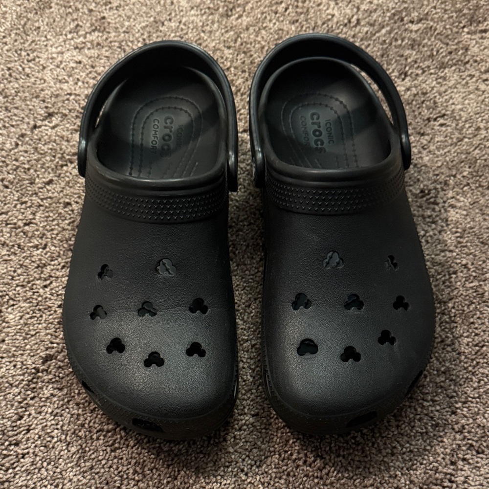 Black Crocs